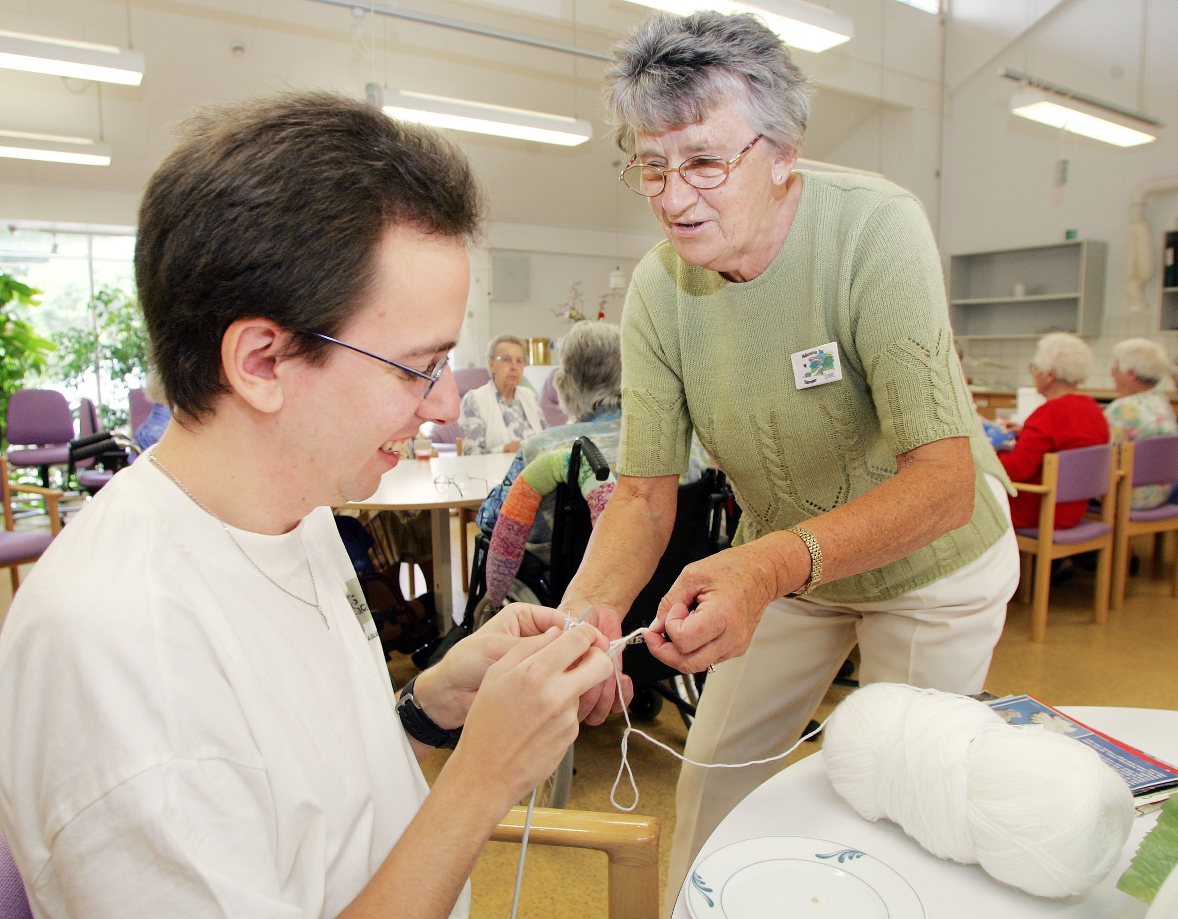 Strikker på ældrecenter